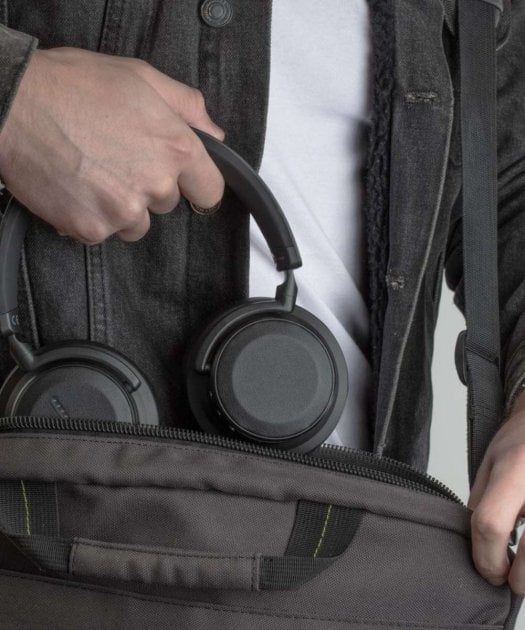 Headphones & Headsets